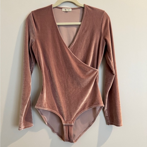 Madewell Tops - Madewell Rose Gold Long Sleeve Velvet Bodysuit Size M